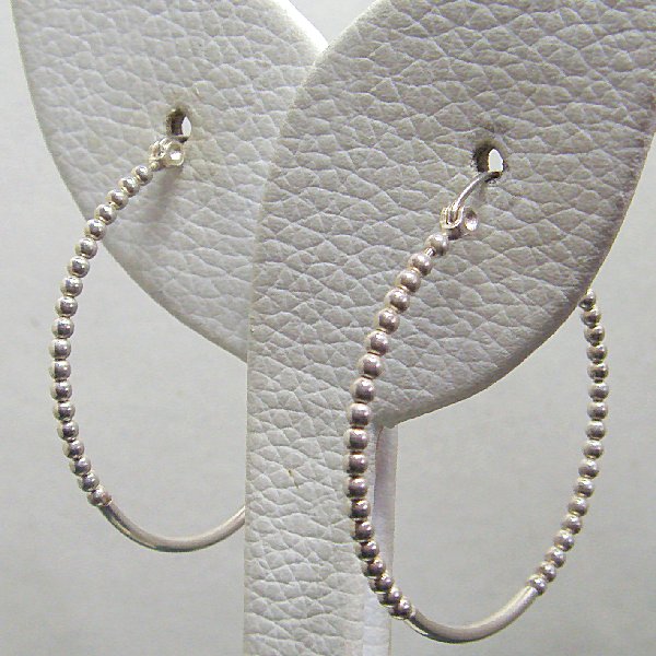 (e1163)Ring earring with both a smooth and little ball design.